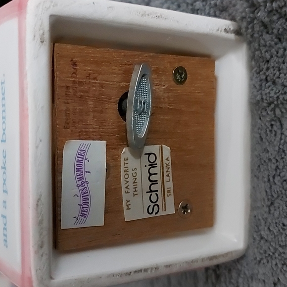 Beatrix Potter Musical Collectible - Jemima Puddle Duck 1992 - Picture 7 of 9